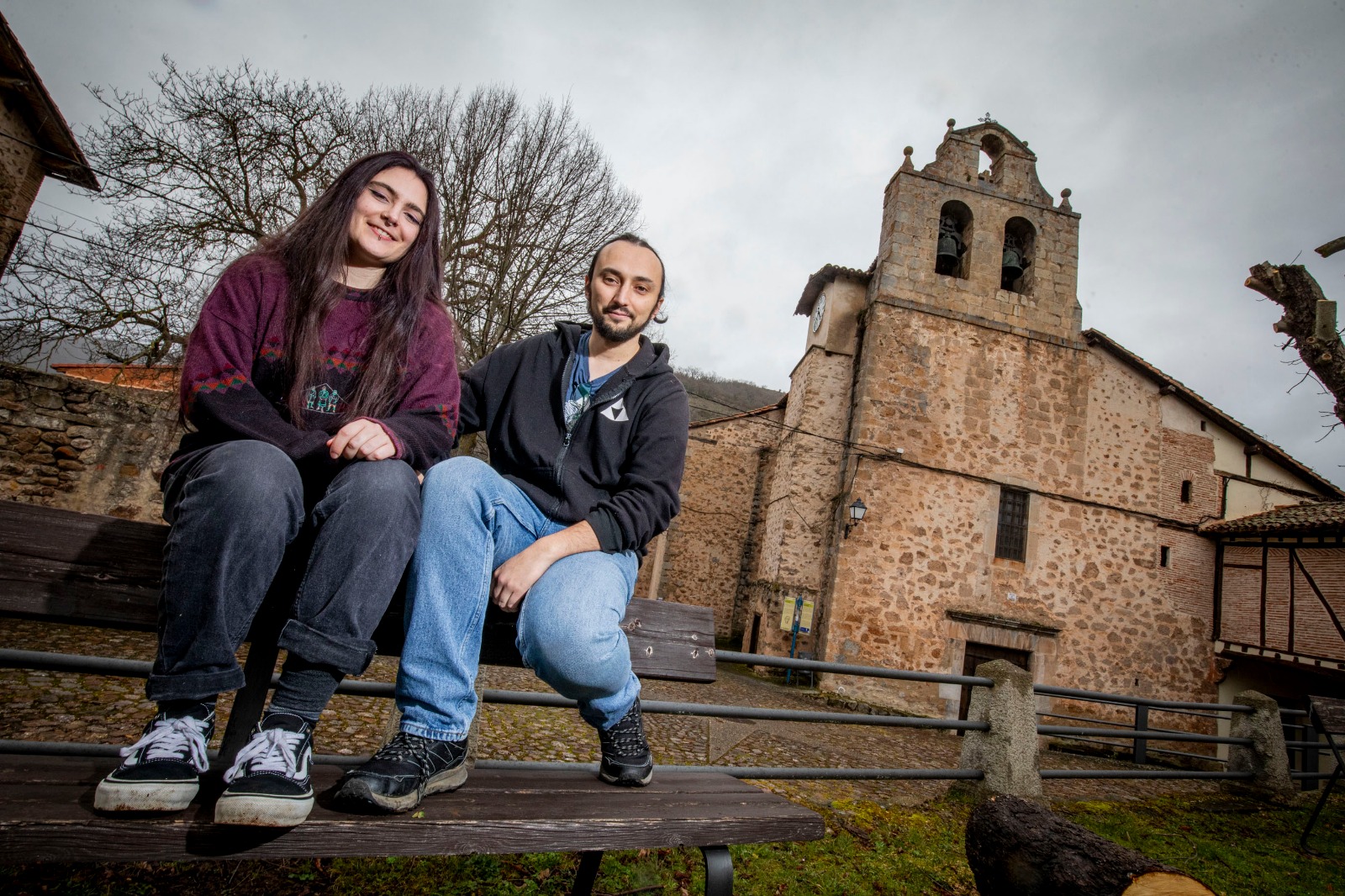 Samuel e Isabel trabajando en Pradillo, La Rioja